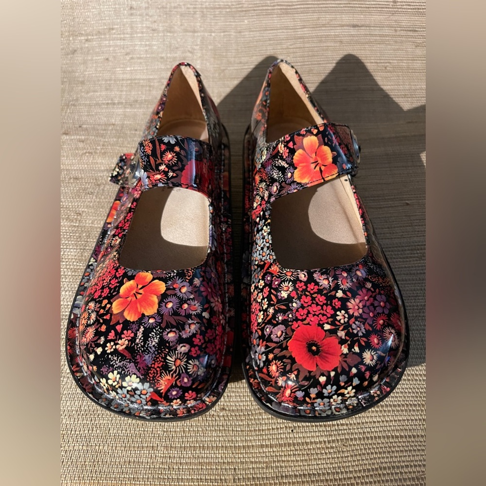 Alegria Paloma Midnight Garden Patent Mary Jane shoes.